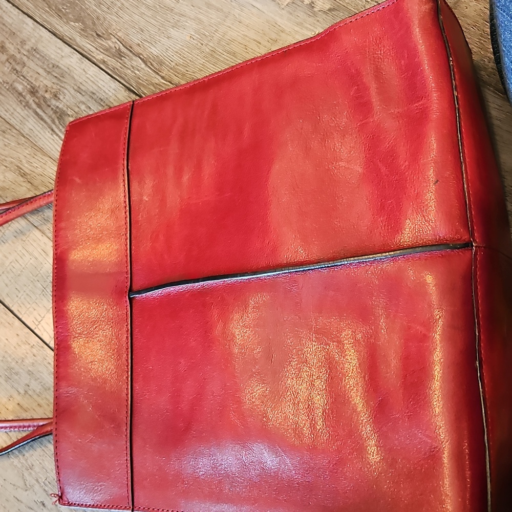 Red Pelle Studio By Wilsons Leather. Italian leather. Shows Signs of wear - Picture 5 of 9